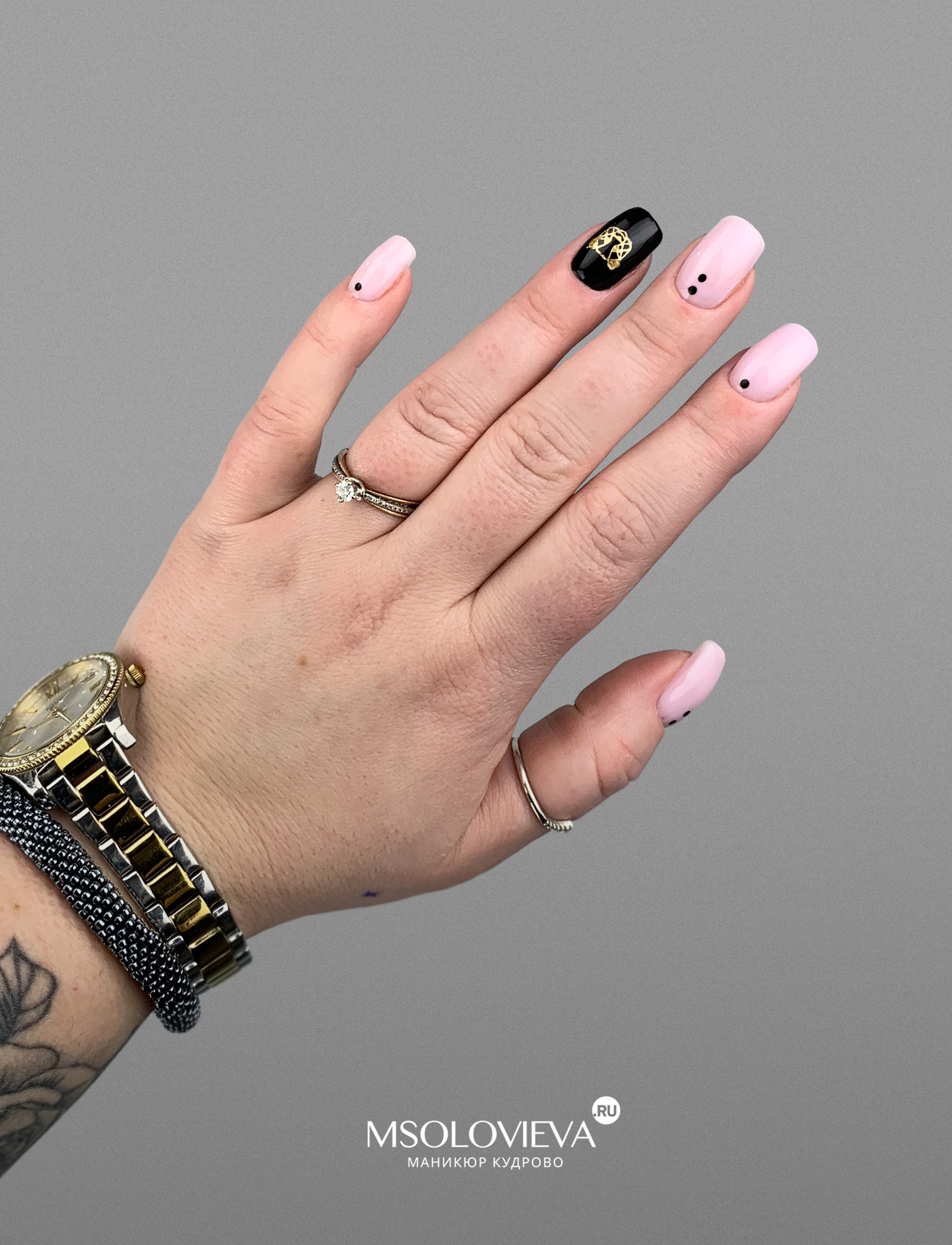 черно-белый маникюр с точкой в кудрово
